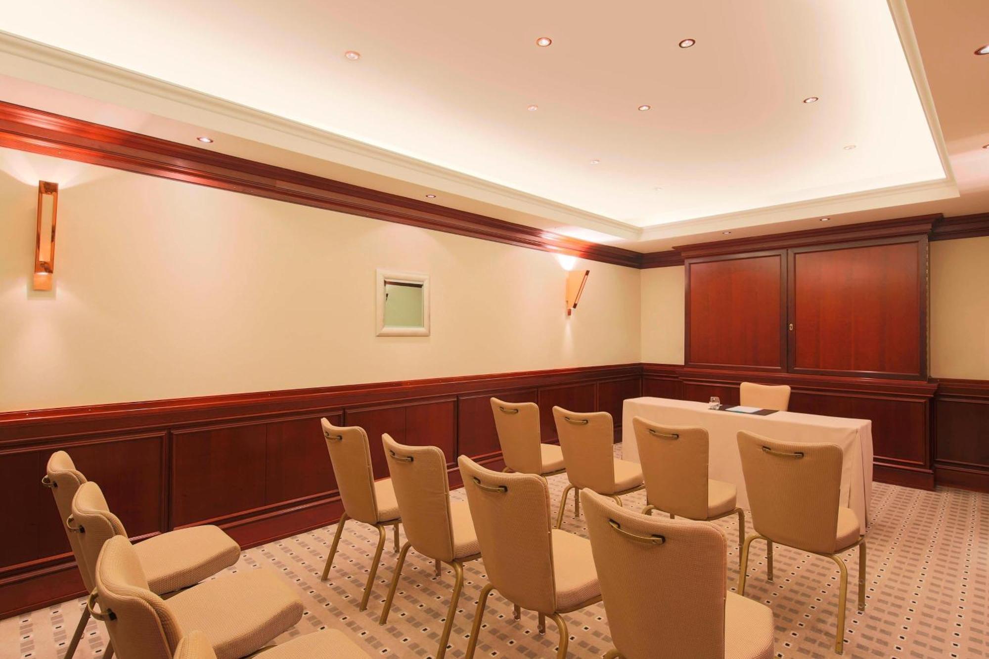 Le Meridien Hotel 5*